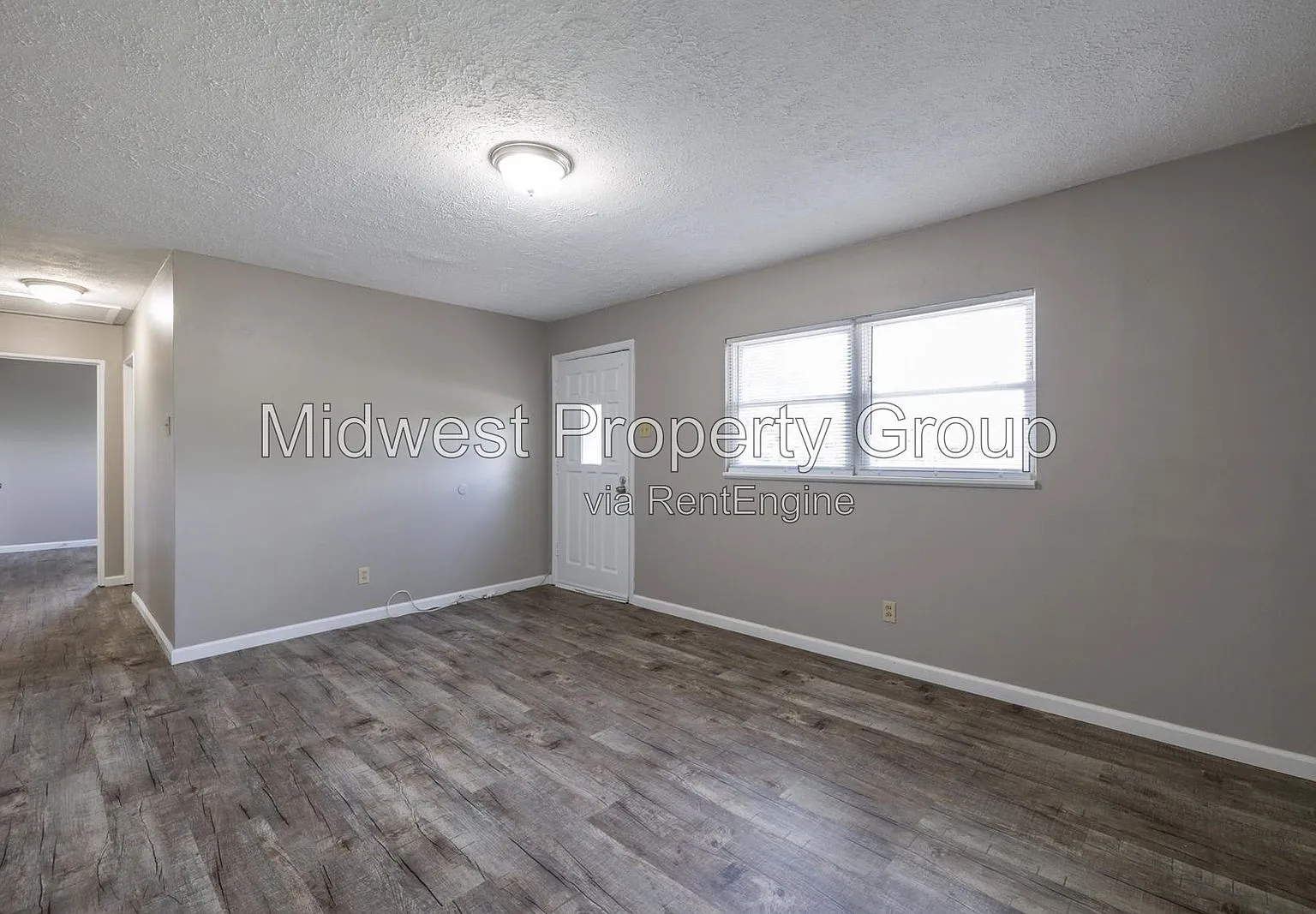 3 bed, 1.0 bath, 864 sqft, $1,395 — Photo 2