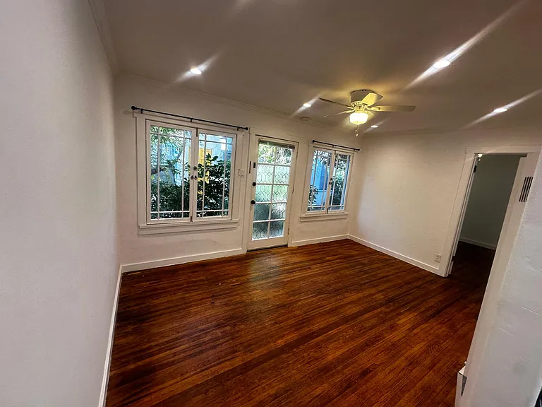 3927 Melrose Ave #1/4 — Photo 17