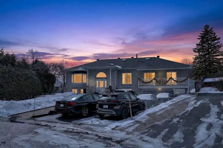 1st image of 45 Assiniboine Dr #1