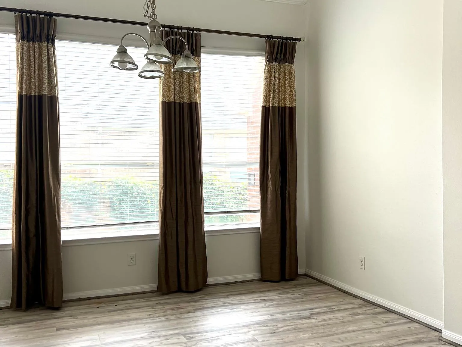 2502 N Yorkchase Ln — Photo 4