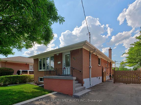 4th image of 94 Eringate Dr
