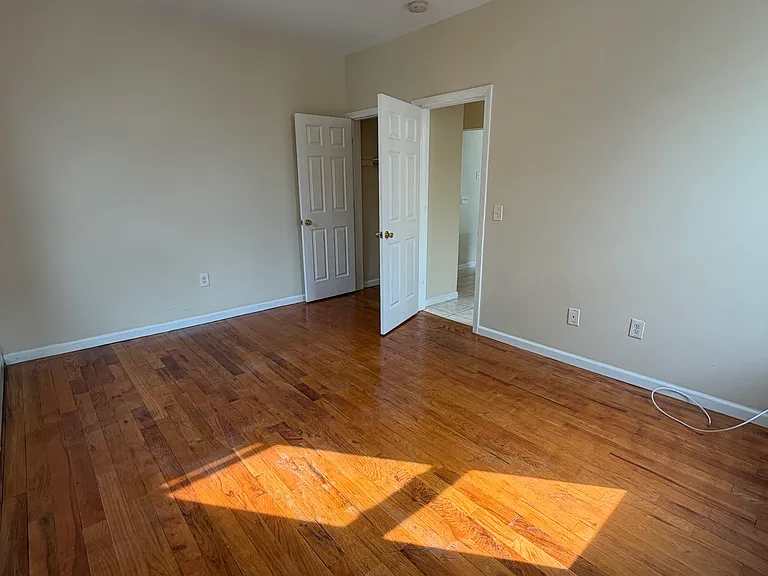 21 Robert Pl #2R — Photo 16