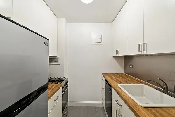 Sold by Nest Seekers International | media 14