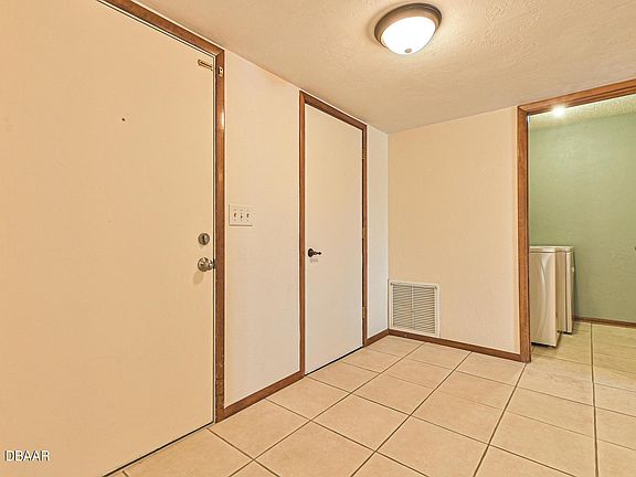 3rd image of 1104 Southampton Dr APT B
