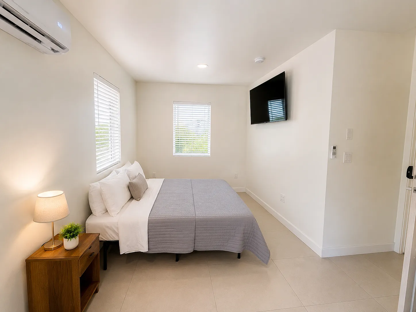 Studio, 340 sqft, $2,000 — Photo 1