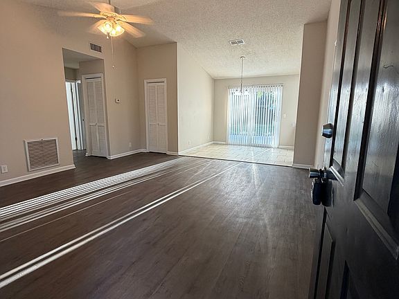 2nd image of 107 Pineneedle Cir