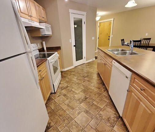 3rd image of 901 16th St #1203