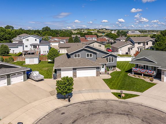5th image of 800 Dianes Ct NE