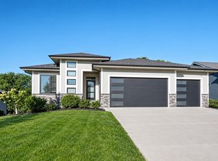 2212 NE Little Beaver Dr, Grimes, IA 50111