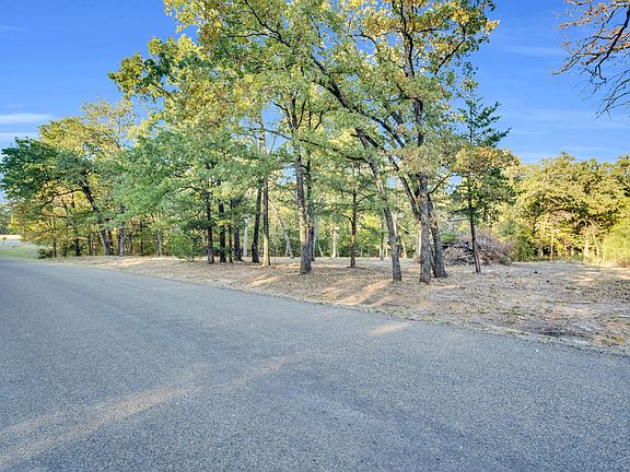 5th image of Hidden Oaks Ln