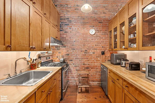 Rented by Brown Harris Stevens | media 10