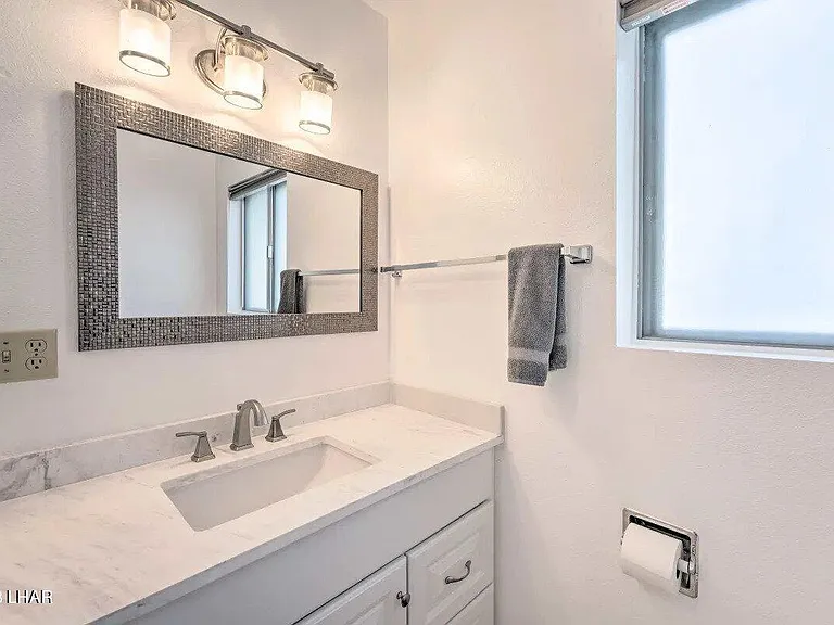2286 Huntington Dr — Photo 9