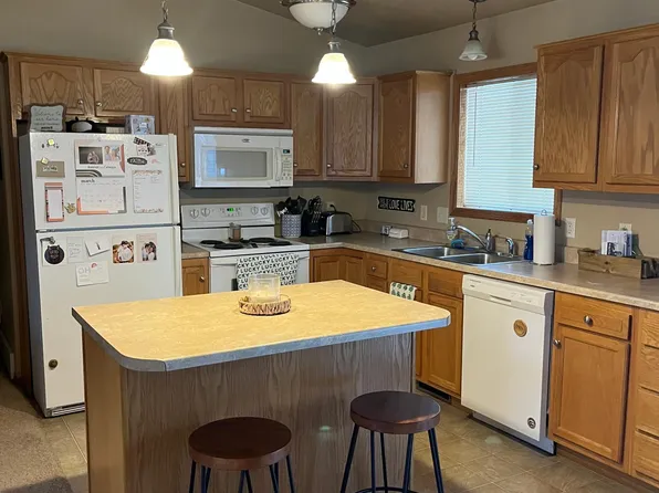3801 W 93rd St #2, Sioux Falls, SD 57108