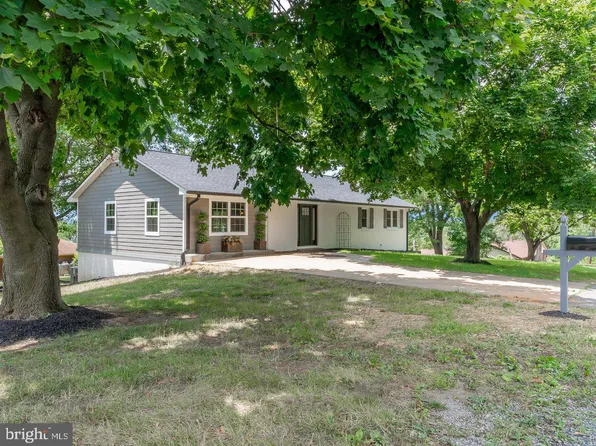5 Hilldale Dr, Luray, VA 22835