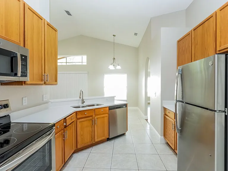 936 Haverford Dr — Photo 6