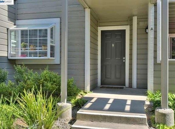 2nd image of 515 Canyon Oaks Dr APT A