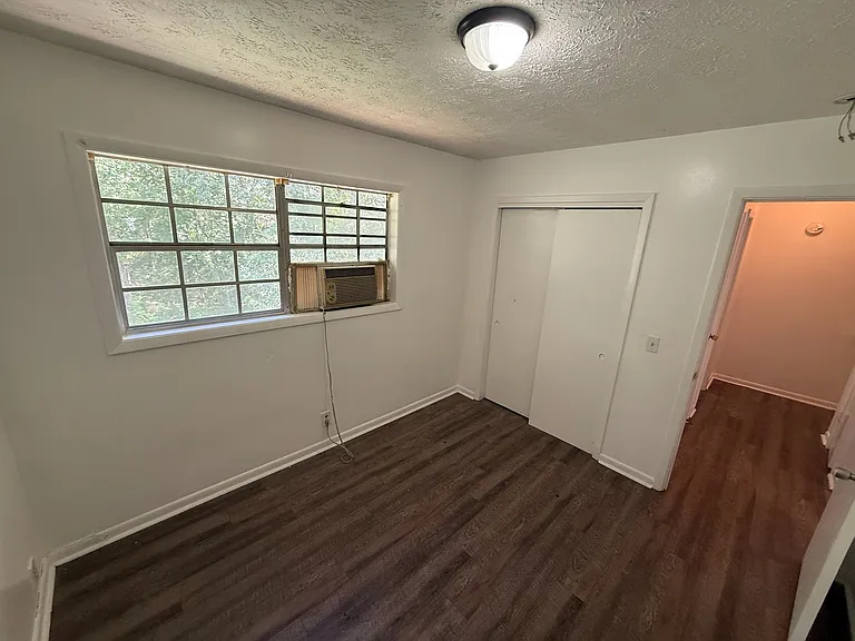 1071 Laurel Ln NW — Photo 11