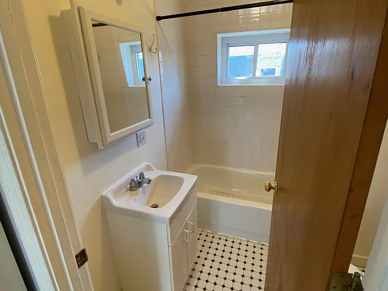 78 Newton St — Photo 13