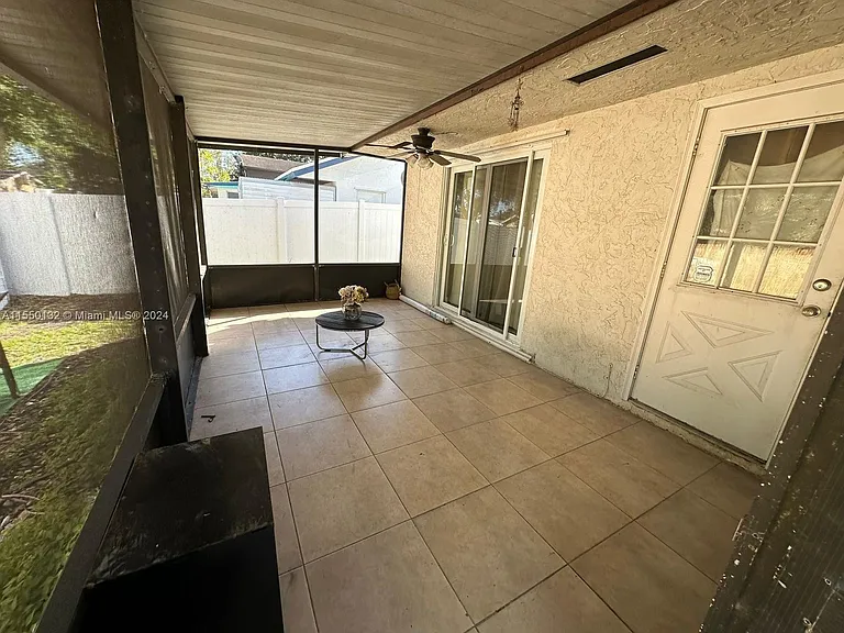 4920 SW 27th Ave — Photo 24