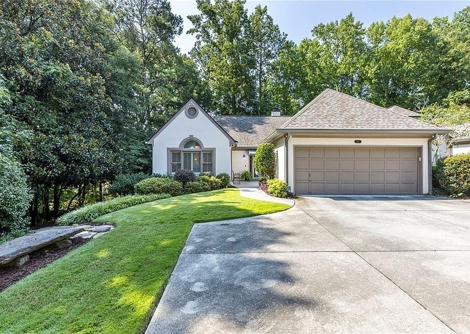 1st image of 450 Greenlaurel Dr NE