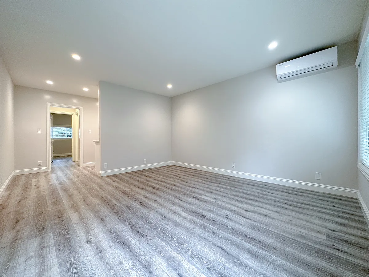 Building Photo - 6423 Lexington Ave #123