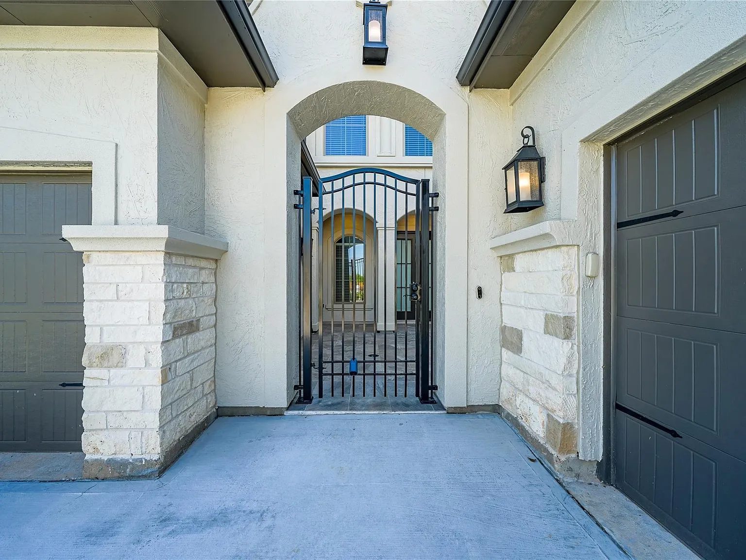 5 bed, 4.5 bath, 4142 sqft, $5,500 — Photo 4