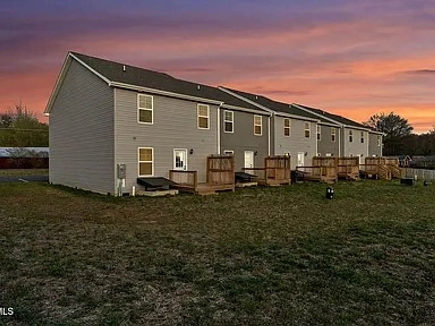 New 4BR/3.5BA Townhome in Meadowview Modern Living in a Peaceful Historic Setting Near Emory & Henry — Photo 4