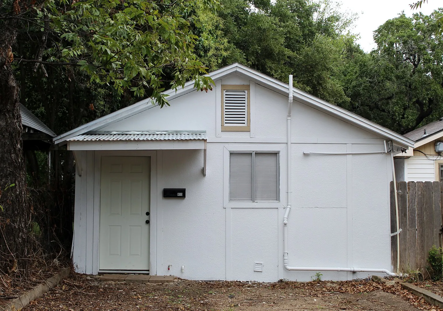 Studio Garage Apartment, All Bills Paid — Photo 1