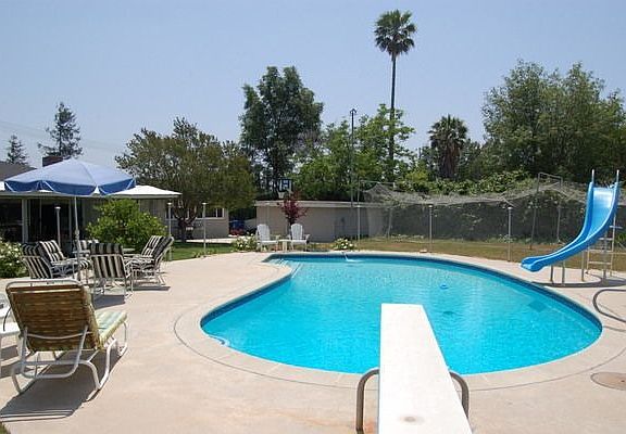 Huge 18'x38' Pool