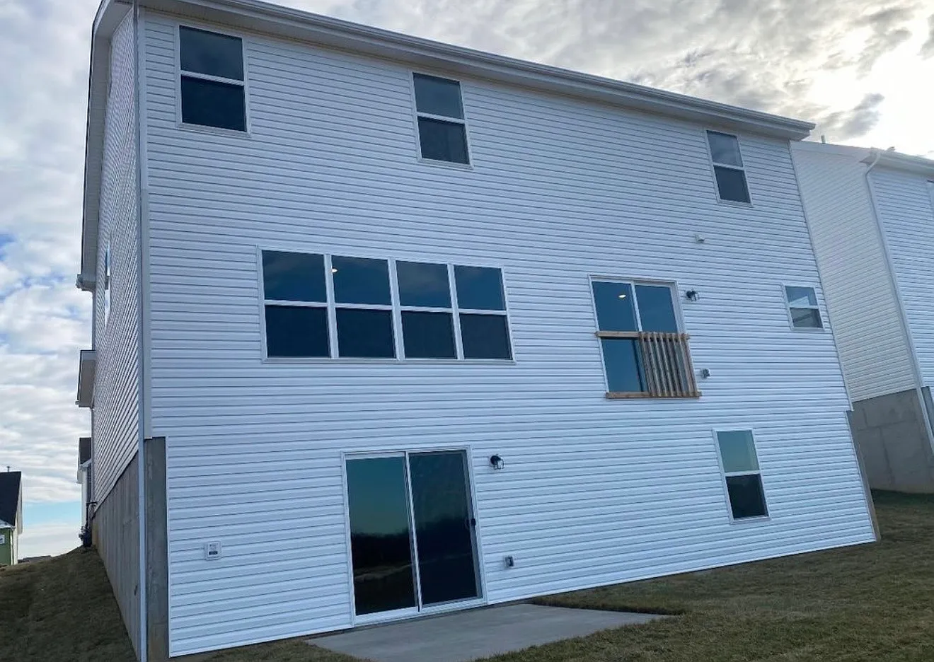 4 bed, 2548 sqft, $3,050 — Photo 2