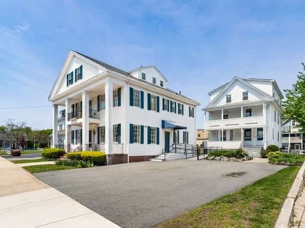 4 Common St #6, Stoneham, MA 02180