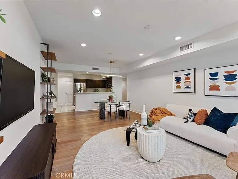 118 N Kings Rd #201 — Photo 9