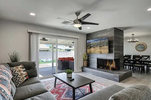 8519 E Rose Ln Photo 1