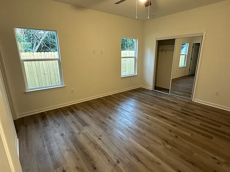 688 Anderson Dr — Photo 9