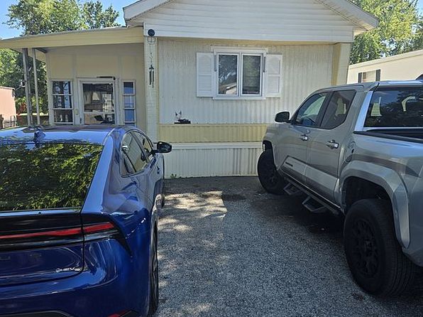 10 Cypress Ln