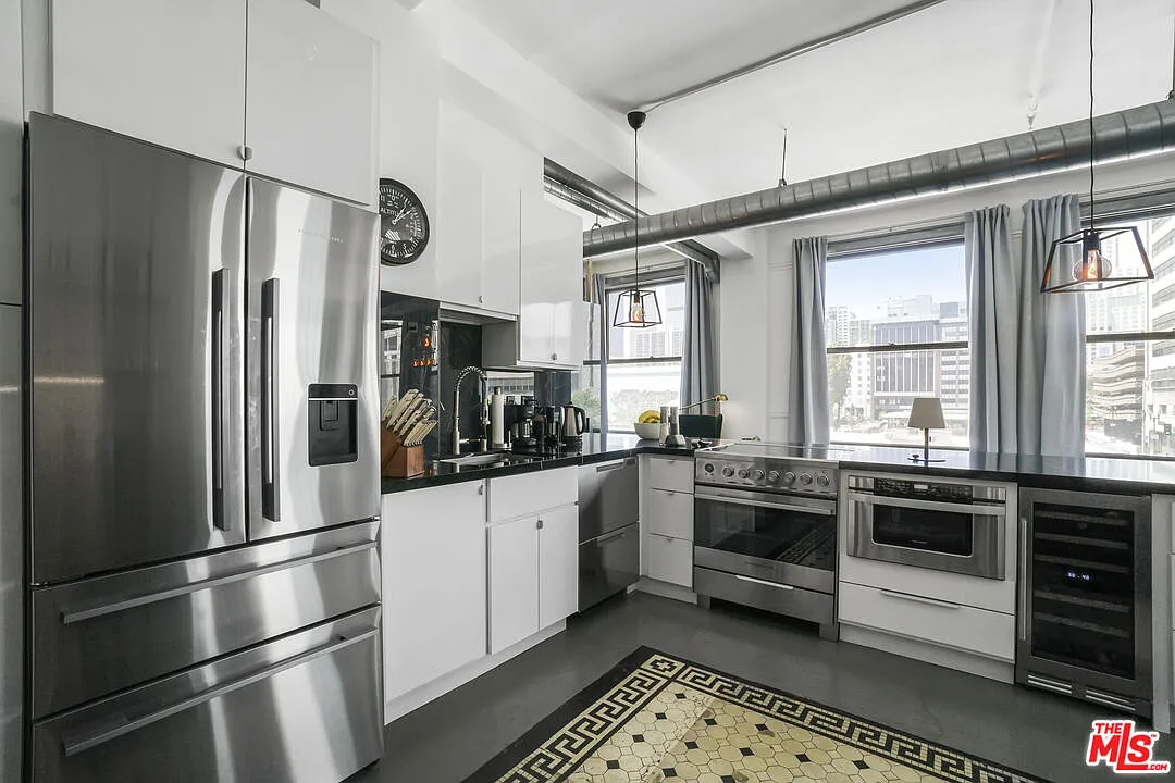 1 bed, 1.0 bath, 1050 sqft, $3,000 — Photo 3