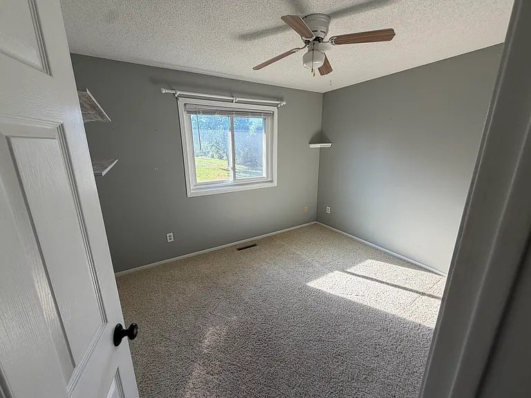 9502 Teakwood Ln N — Photo 16