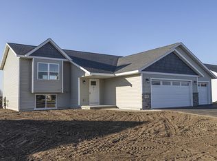 765 Green Pastures Trl, Plover, WI 54467
