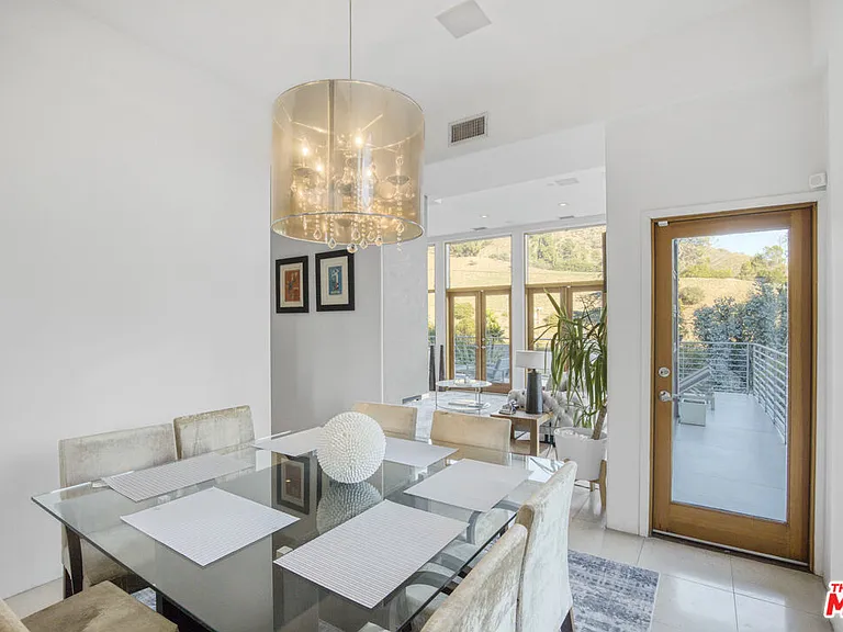 1929 N Curson Pl — Photo 19