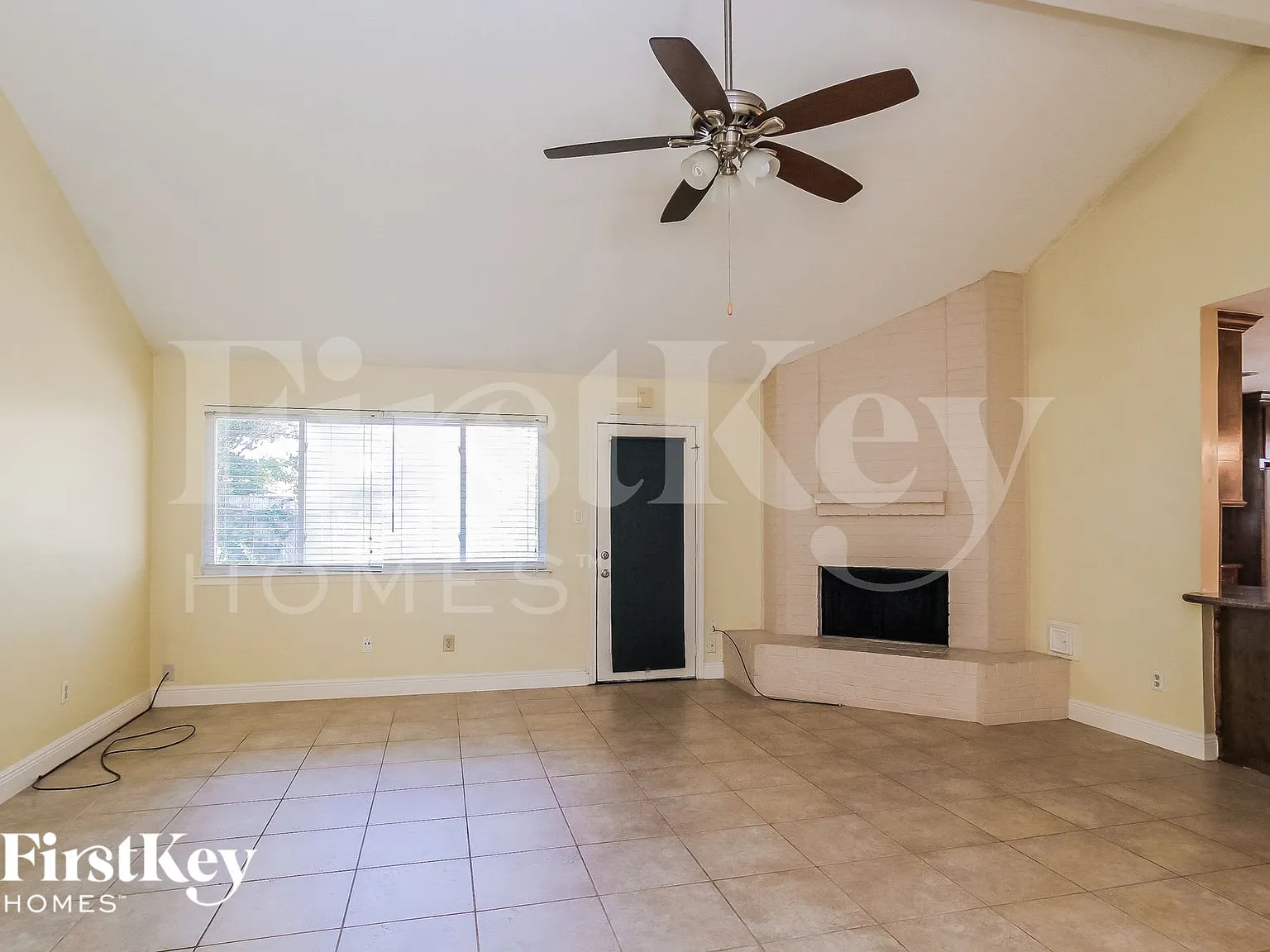 3 bed, 2.0 bath, 1602 sqft, $1,940 — Photo 3