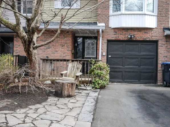 1009 Raintree Ln, Mississauga, ON L5H 3Y5