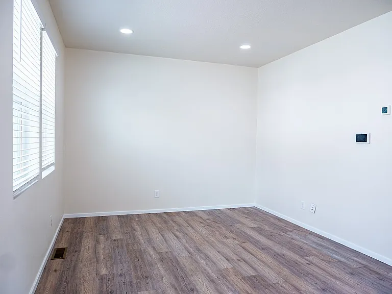 1007 N Viewmont Rd — Photo 28