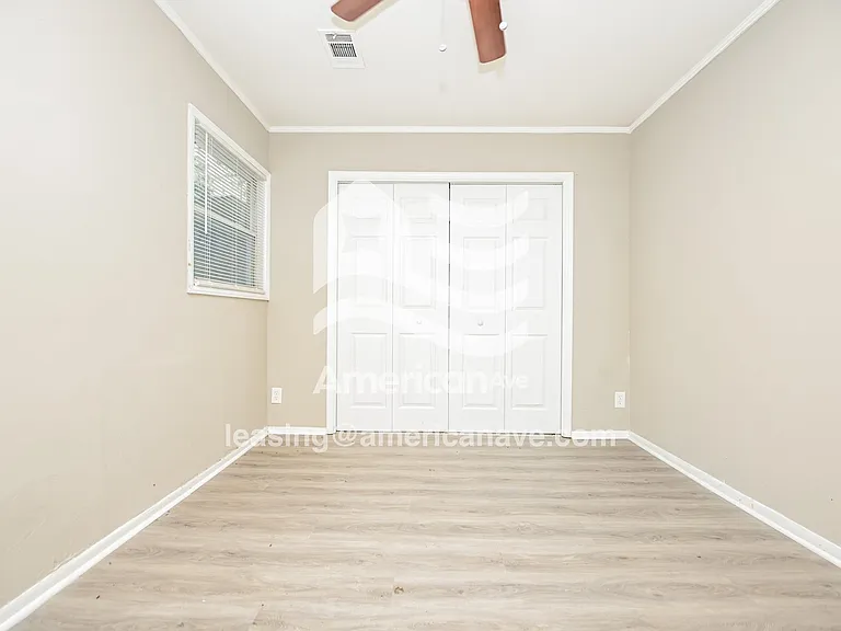 1797307_009_wm_-_main_bedroom_13458678.jpg