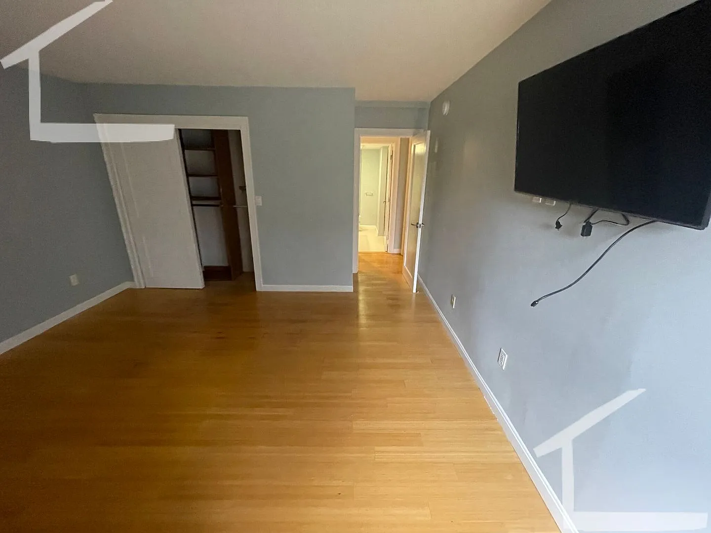 Amazing two bedroom, pool, parking, amazing kitchen, dining and living room — Photo 2