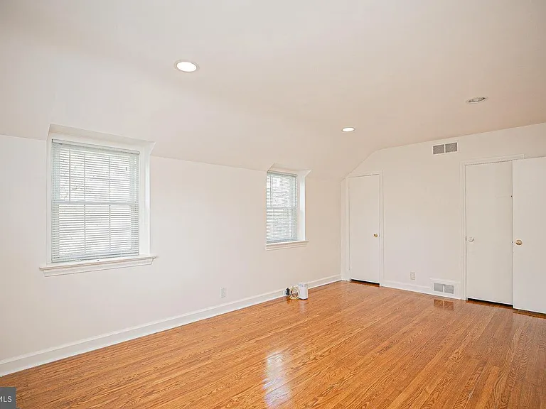 526 Williams Rd — Photo 17