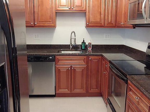 5th image of 318 Holly Ct