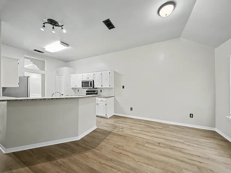 616 Man O War Dr — Photo 5