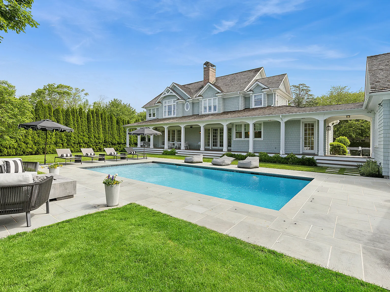 Exquisite 6-Bed Modern Traditional Home in Southampton Village. — Photo 2