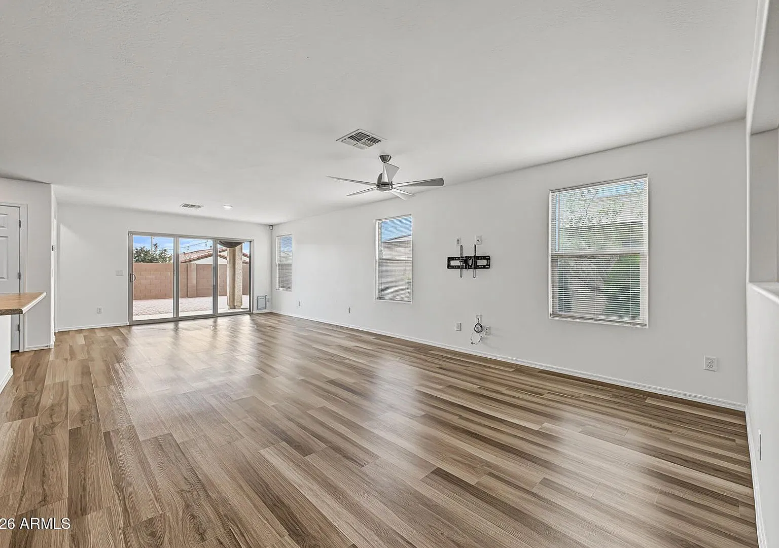 Amazing 4 Bedroom Home In Buckeye, Clean And Move In Ready!! — Photo 4