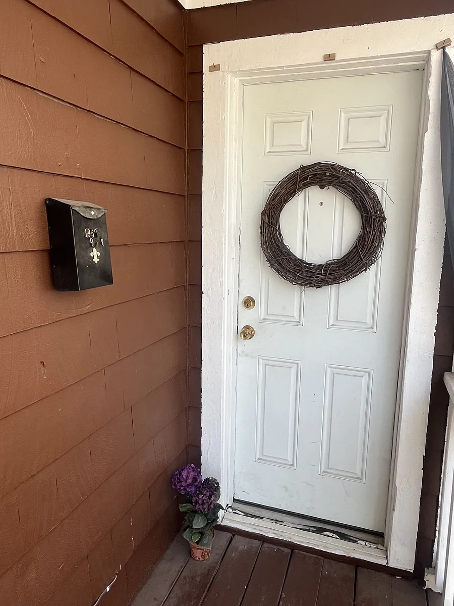 Photo 2 of 7 - 1958 E 120th St #1 - Cleveland, OH Welcome HOME!! to this Sweet Little Italy 1-Bdrm Hideaway - 1958 E 120th St #1